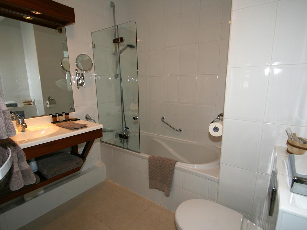 Hotel Les Almadies - Coeur De Ville Saint-Jean-de-Luz Phòng bức ảnh