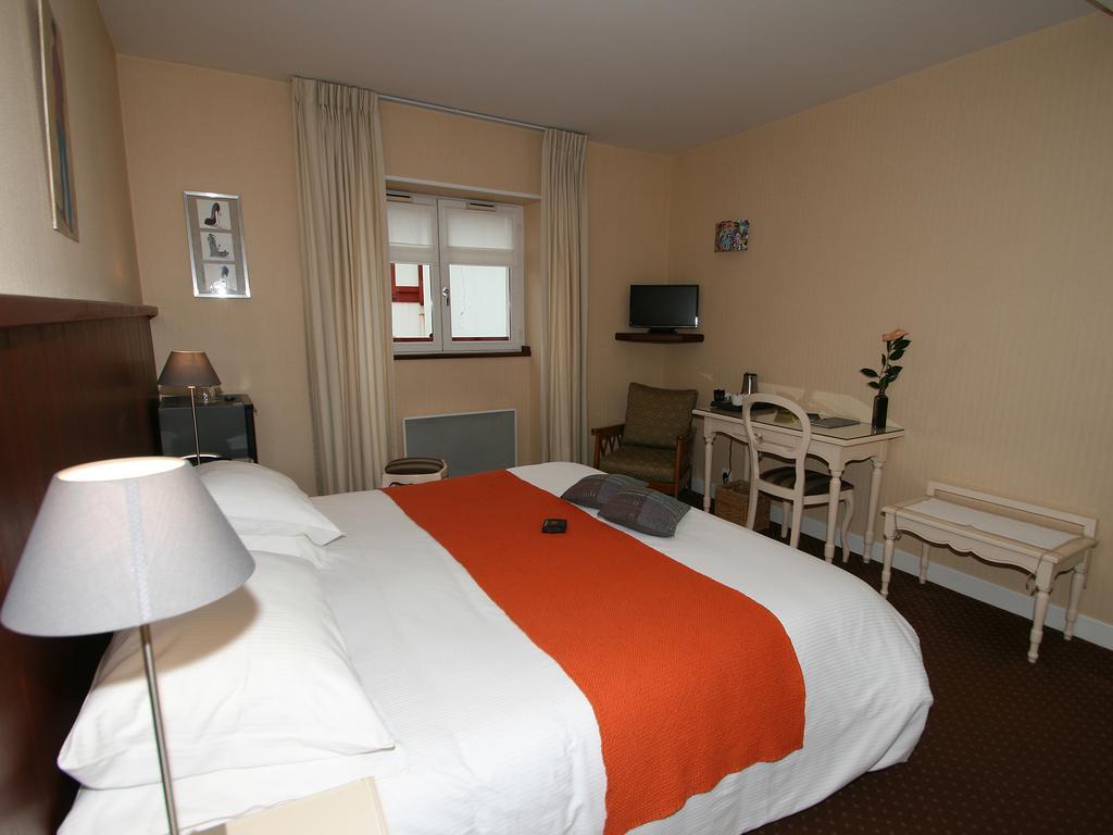 Hotel Les Almadies - Coeur De Ville Saint-Jean-de-Luz Phòng bức ảnh