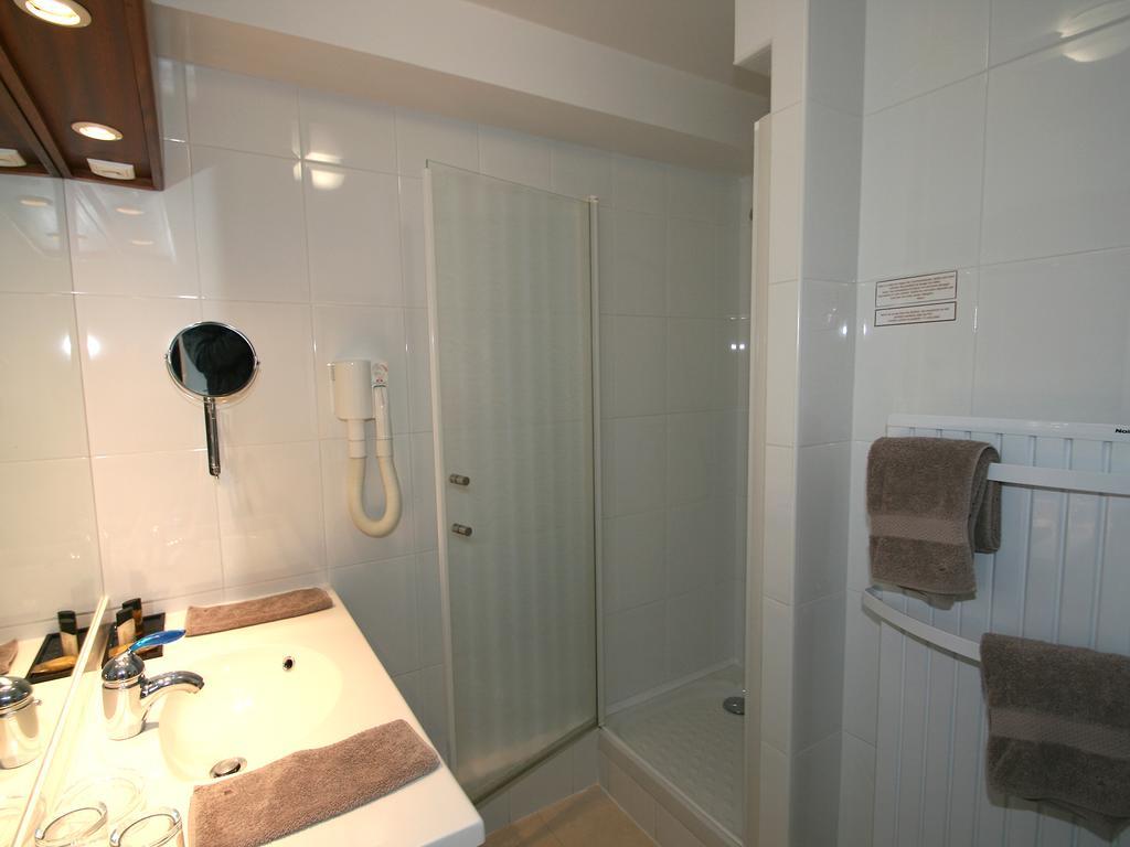 Hotel Les Almadies - Coeur De Ville Saint-Jean-de-Luz Phòng bức ảnh