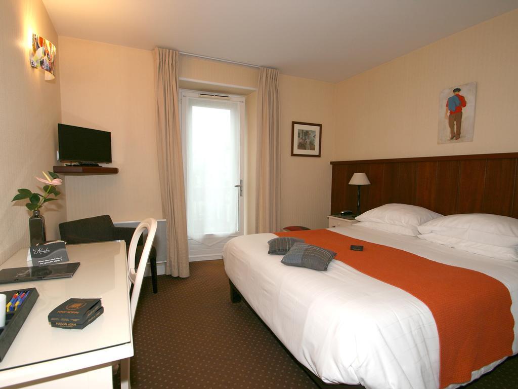 Hotel Les Almadies - Coeur De Ville Saint-Jean-de-Luz Phòng bức ảnh